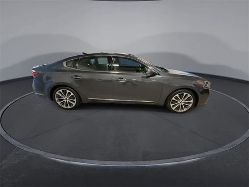 Used 2018 Kia Cadenza Technology image 9