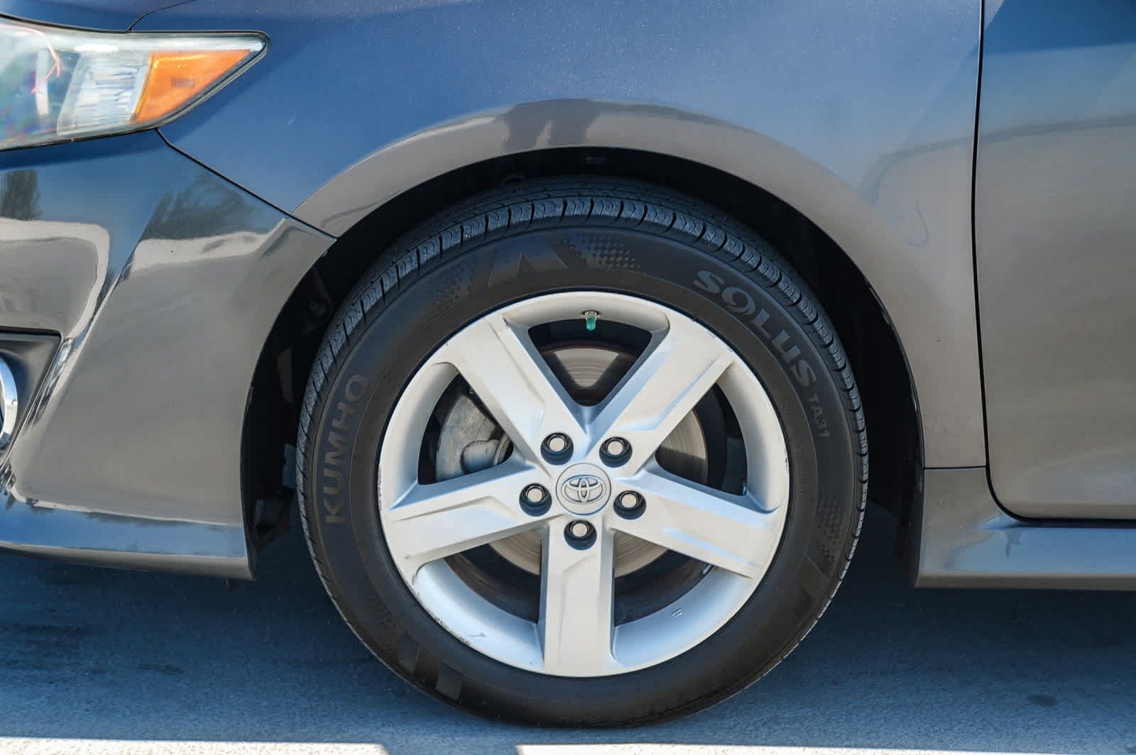 Used 2014 Toyota Camry SE FWD image 11