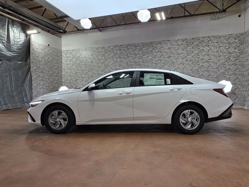 New 2026 Hyundai Elantra SE image 4