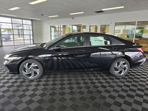 New 2026 Hyundai Elantra Limited FWD image 6