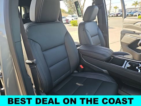 New 2026 Chevrolet Traverse LT w/ Sun and Wheel Package FWD image 10