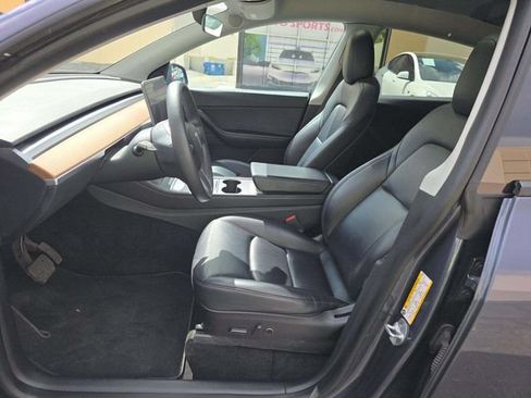 Used 2022 Tesla Model Y Long Range AWD/4WD image 2