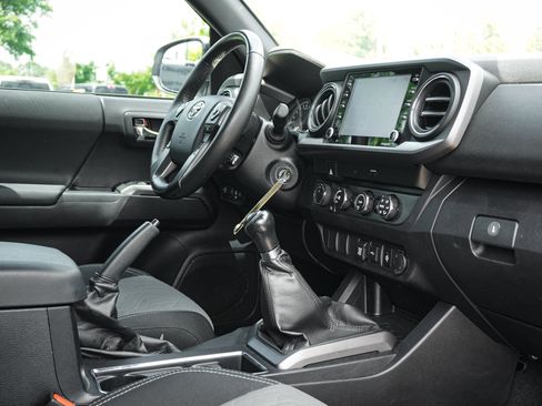 Used 2020 Toyota Tacoma TRD Off-Road AWD/4WD image 36