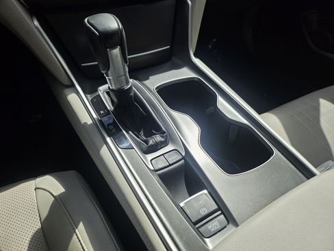 Used 2018 Honda Accord Touring image 18