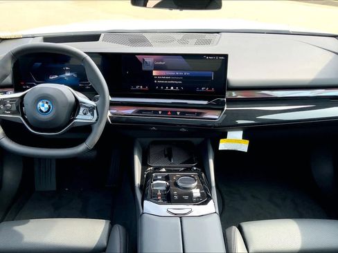 New 2024 BMW i5 eDrive40i w/ Premium Package image 5