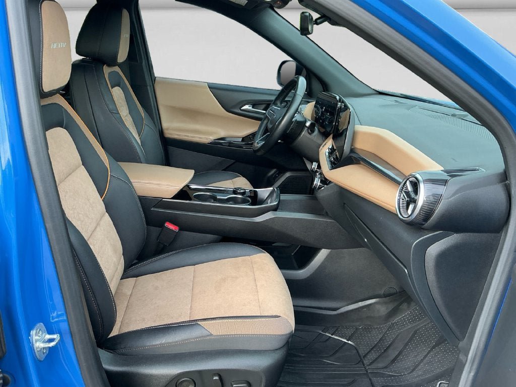 Used 2025 Chevrolet Equinox ACTIV w/ Safety and Technology Package AWD/4WD image 15