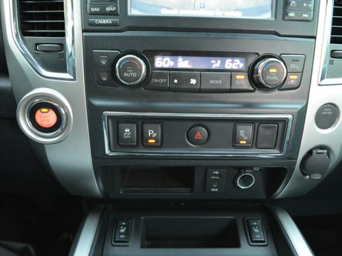 Used 2017 Nissan Titan SL image 22