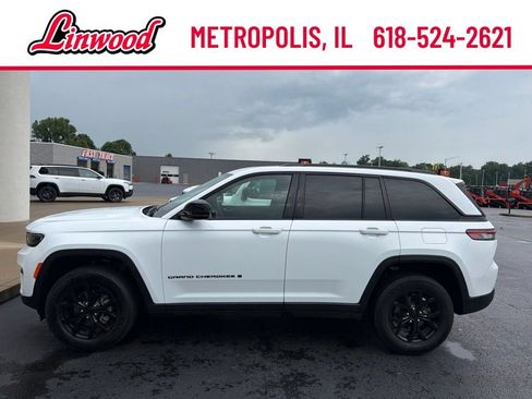 Used 2025 Jeep Grand Cherokee Altitude AWD/4WD image 3