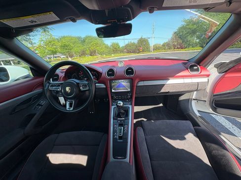 Used 2020 Porsche 718 Boxster Spyder RWD image 24