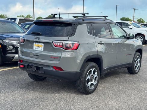 Used 2022 Jeep Compass Trailhawk w/ Trailhawk Convenience Group AWD/4WD image 3