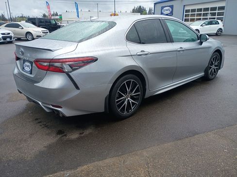 Used 2021 Toyota Camry SE FWD image 8