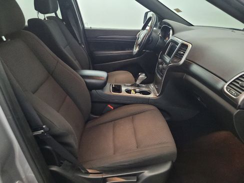 Used 2020 Jeep Grand Cherokee Laredo AWD/4WD image 21