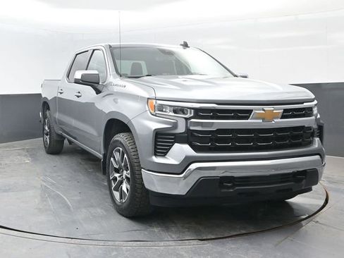 Used 2024 Chevrolet Silverado 1500 LT AWD/4WD image 2