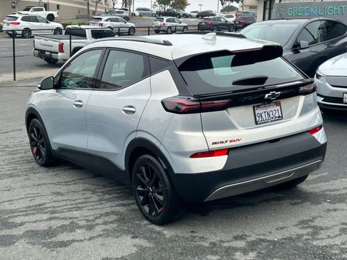 Used 2023 Chevrolet Bolt EUV LT w/ Convenience Package FWD image 7