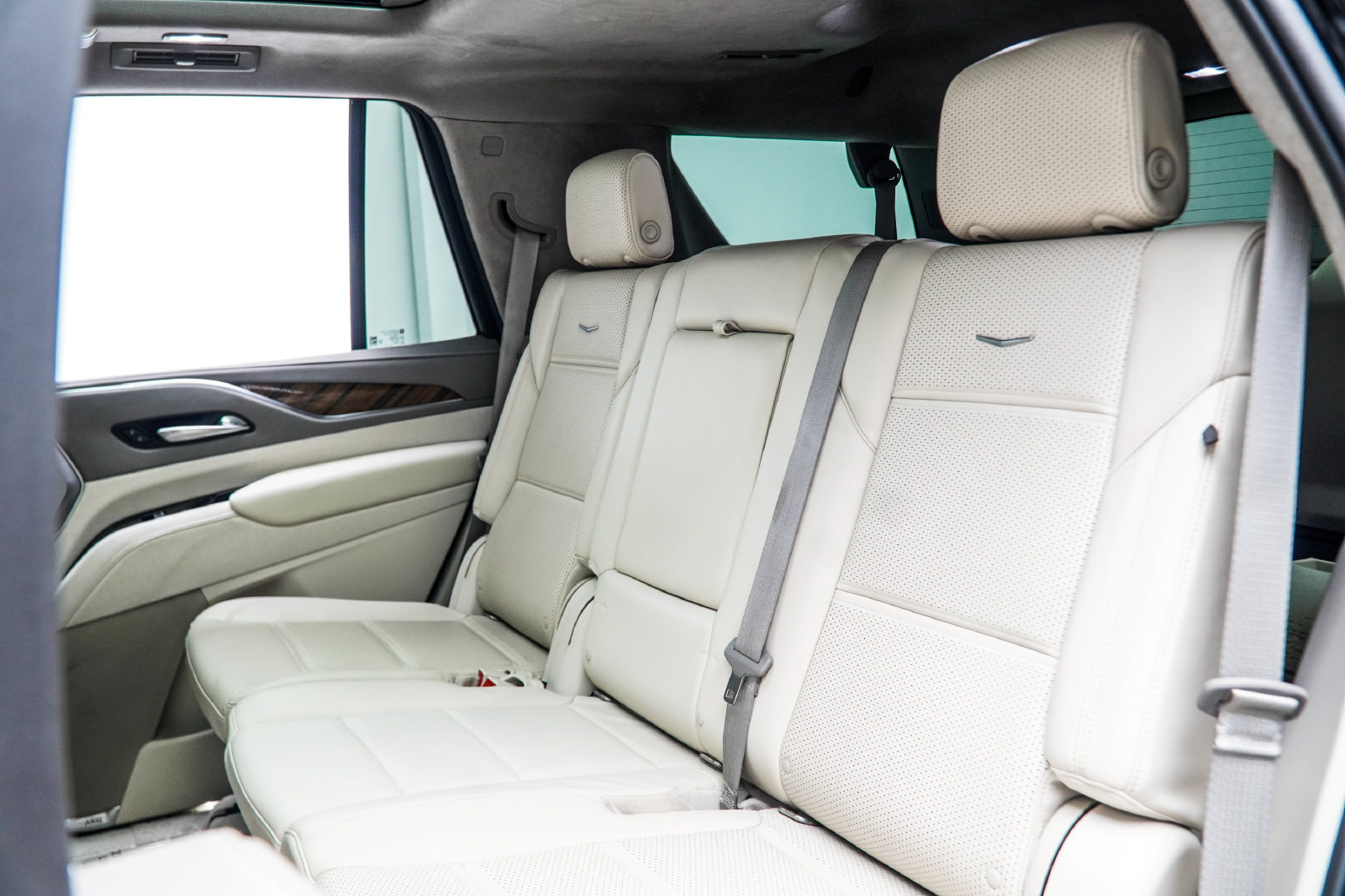 Used 2022 Cadillac Escalade Premium Luxury Platinum w/ LPO, Radiant Package AWD/4WD image 47