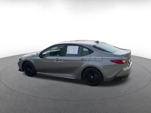 Used 2025 Toyota Camry SE image 10