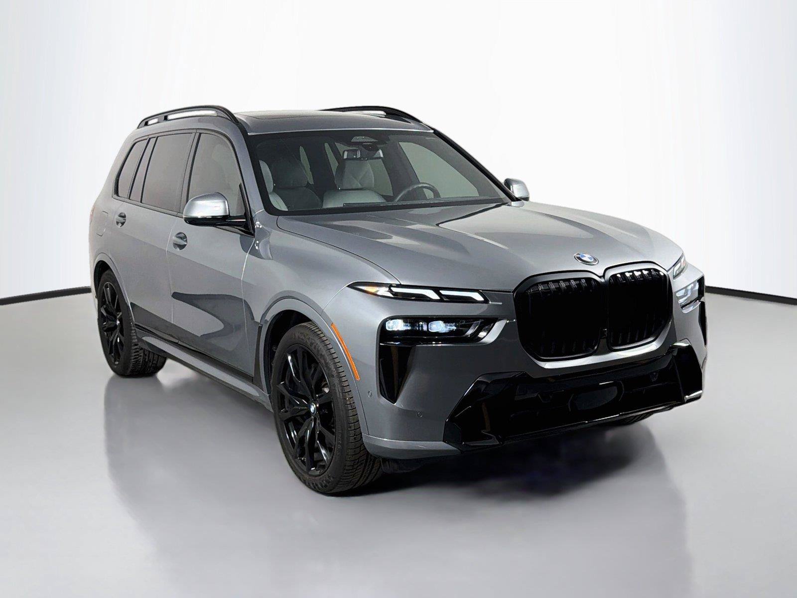 Used 2026 BMW X7 xDrive40i w/ M Sport Package AWD/4WD image 3