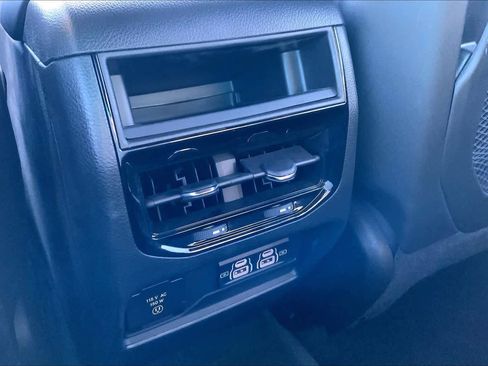 Used 2024 Jeep Grand Cherokee Altitude image 32