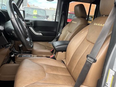 Used 2015 Jeep Wrangler Unlimited Sahara w/ Dual Top Group AWD/4WD image 14