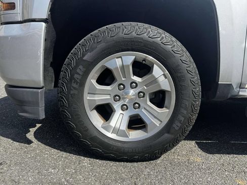 Used 2018 Chevrolet Silverado 1500 LT w/ All Star Edition AWD/4WD image 9