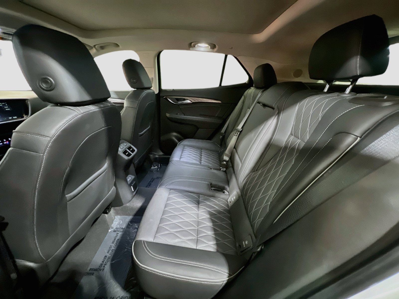Used 2023 Buick Envision Avenir AWD/4WD image 19