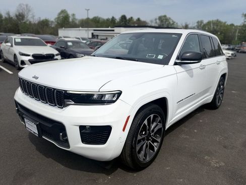 Used 2022 Jeep Grand Cherokee Overland w/ Luxury Tech Group IV AWD/4WD image 7
