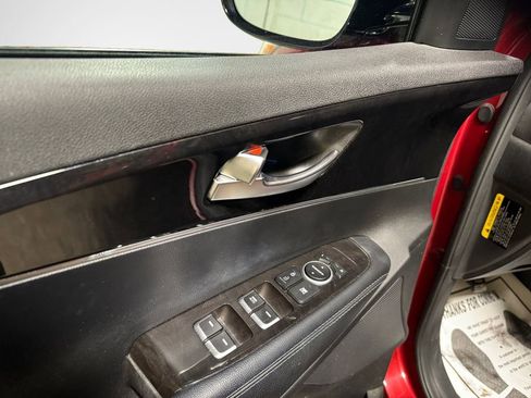 Used 2017 Kia Sorento LX w/ LX Convenience Package image 14