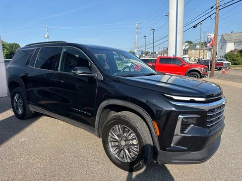 Used 2025 Chevrolet Traverse LT AWD/4WD image 4