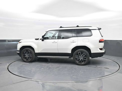 Used 2024 Lexus GX 550 image 5