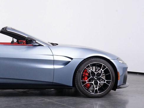 Used 2021 Aston Martin V8 Vantage Base image 16