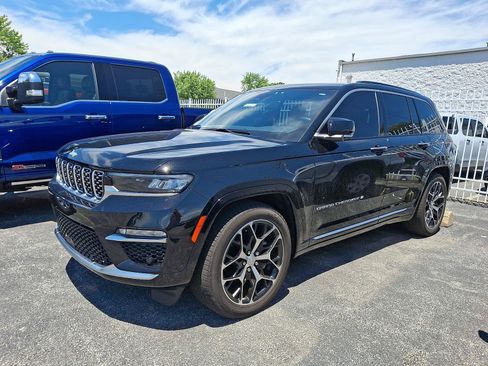 Used 2025 Jeep Grand Cherokee Summit AWD/4WD image 3