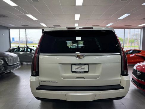 Used 2015 Cadillac Escalade Luxury image 4