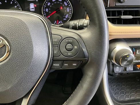 Used 2019 Toyota RAV4 XLE Premium w/ Cold Weather Package FWD image 13