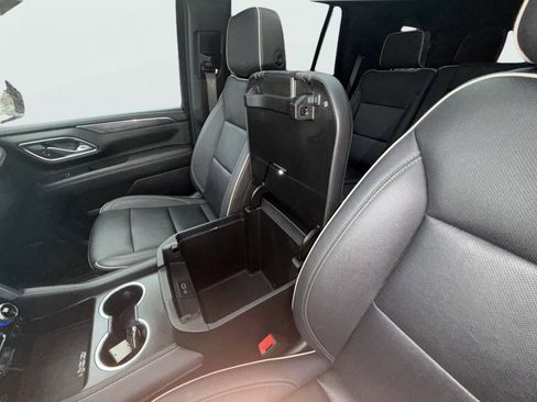 Used 2023 GMC Yukon SLT w/ SLT Premium Package image 32