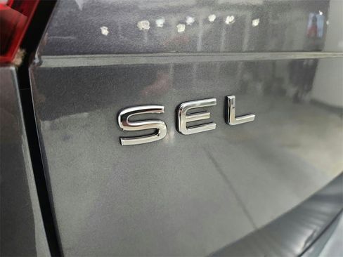 Used 2023 Volkswagen Tiguan SEL R-Line image 31