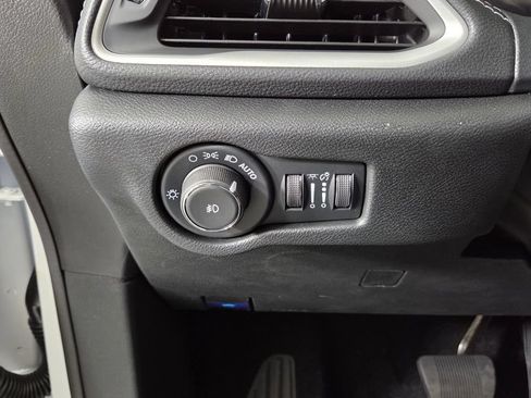 New 2025 Chrysler Pacifica Select w/ Fav Edition Package FWD image 19