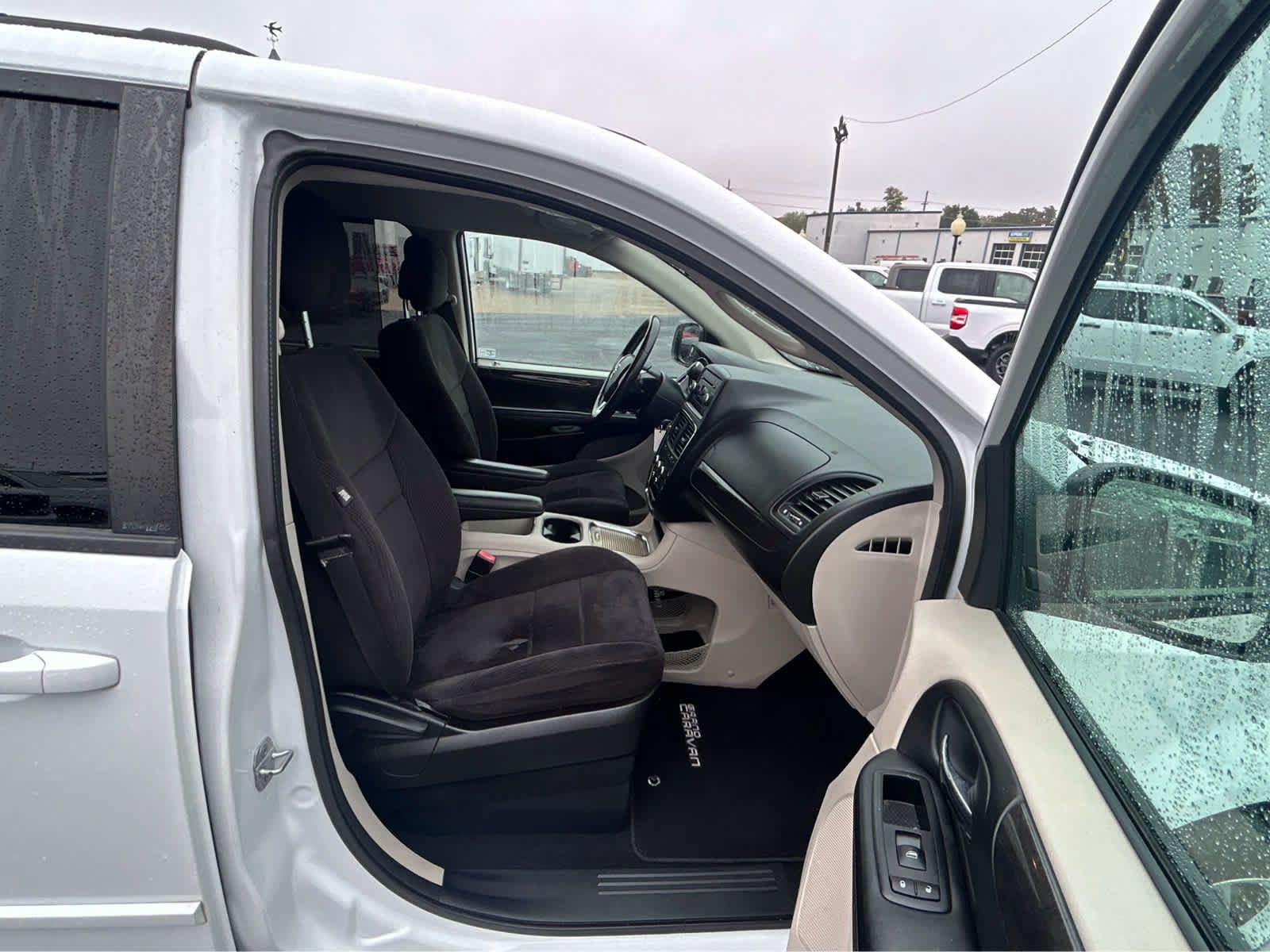 Used 2014 Dodge Grand Caravan SXT w/ UConnect Hands-Free Group FWD image 18