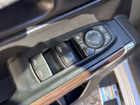 Used 2022 GMC Sierra 2500 SLT w/ SLT Premium Package image 23