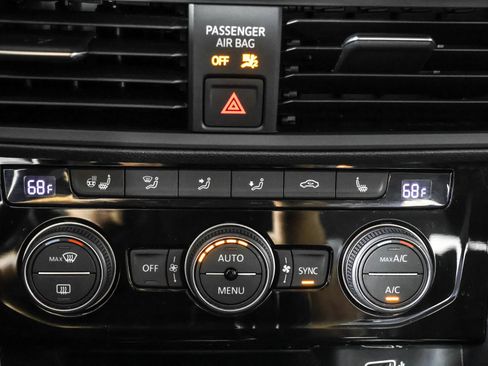 Used 2019 Volkswagen Jetta SEL w/ Cold Weather Package FWD image 30