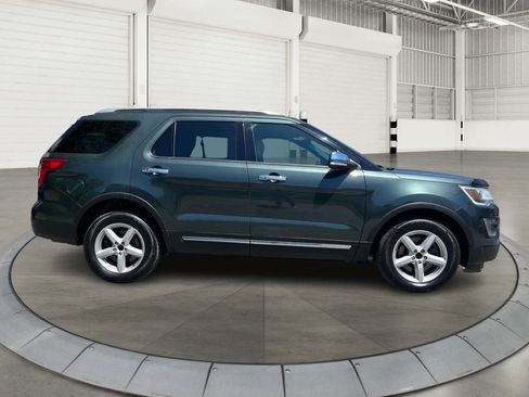 Used 2016 Ford Explorer XLT w/ Equipment Group 202A AWD/4WD image 2