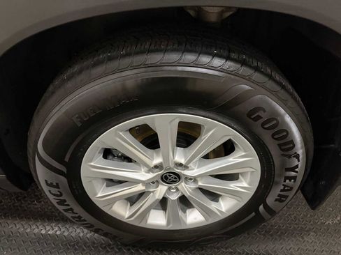 Certified 2024 Toyota Grand Highlander XLE image 9