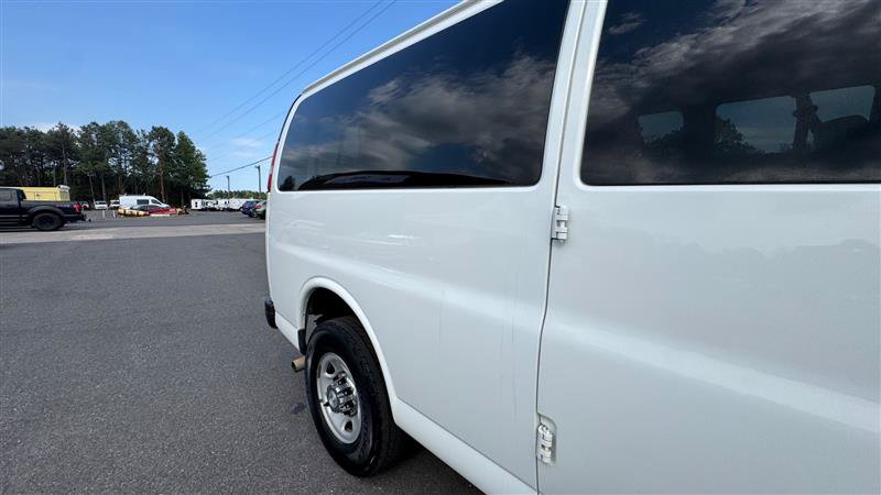 Used 2017 Chevrolet Express 3500 LS RWD image 26