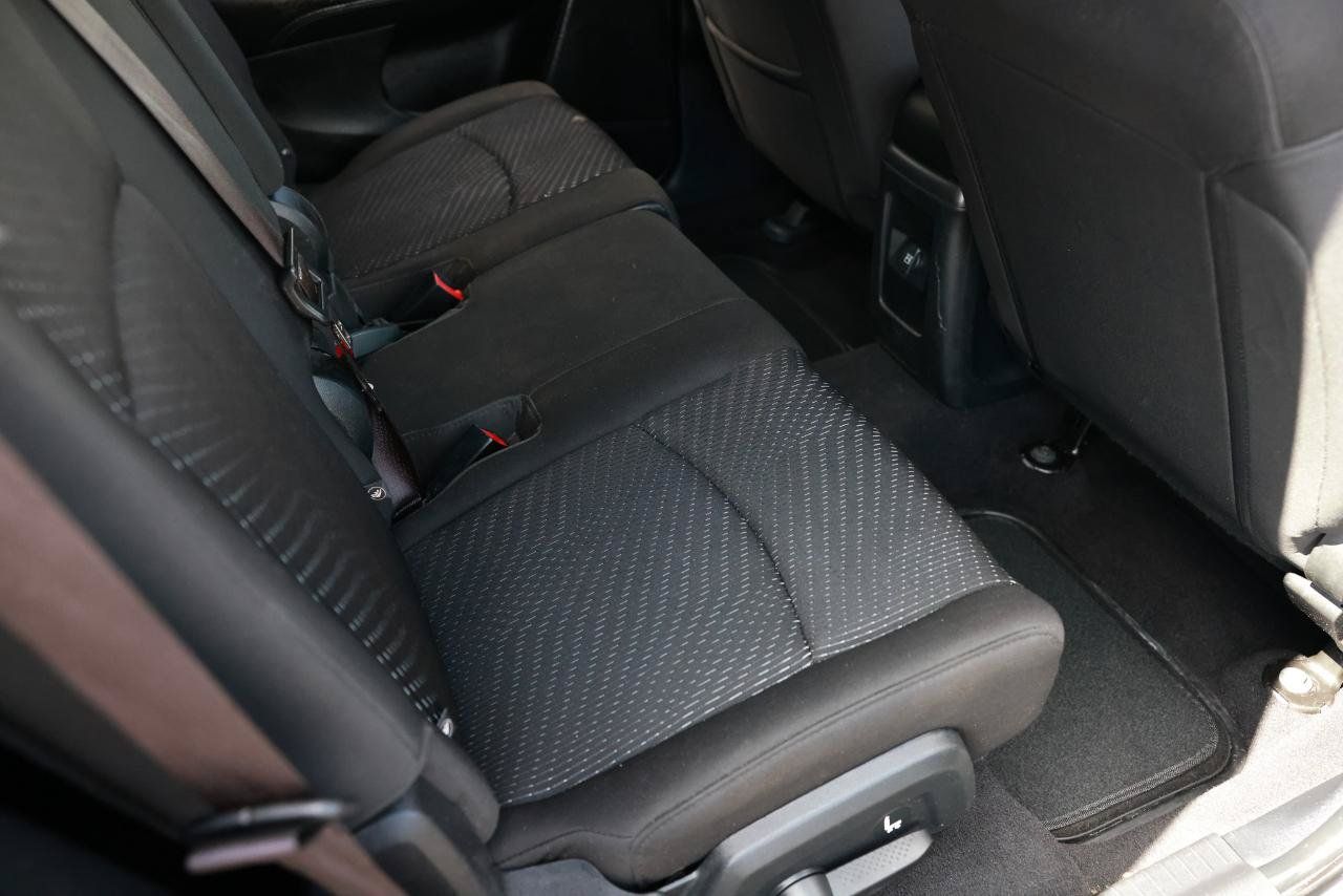 Used 2018 Dodge Journey SE w/ Connectivity Group FWD image 12