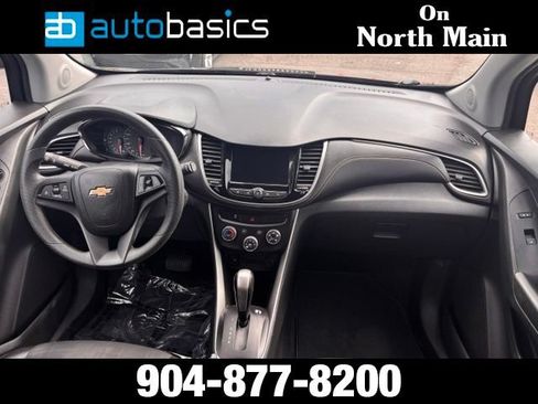 Used 2021 Chevrolet Trax LT FWD image 14