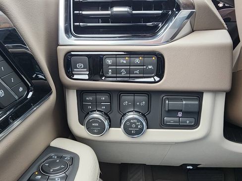 New 2026 GMC Yukon Denali w/ Denali Reserve Package AWD/4WD image 19
