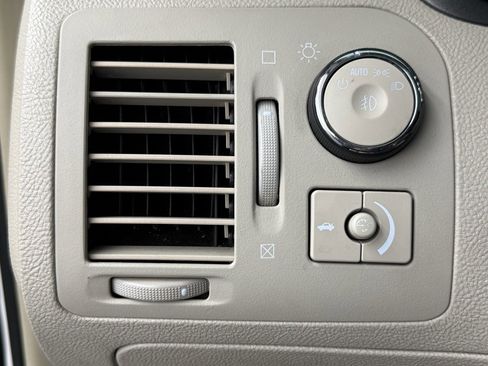 Used 2011 Cadillac DTS image 23