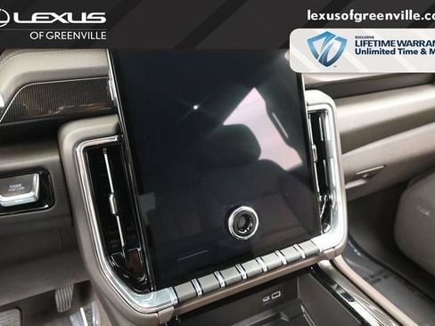 Used 2025 GMC Yukon Elevation w/ Technology Package AWD/4WD image 12