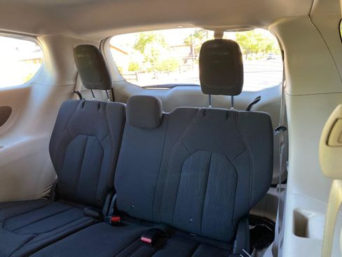 Used 2019 Chrysler Pacifica LX w/ Tire & Wheel Group FWD image 32