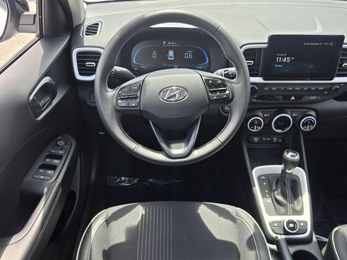 Certified 2025 Hyundai Venue Limited FWD image 13