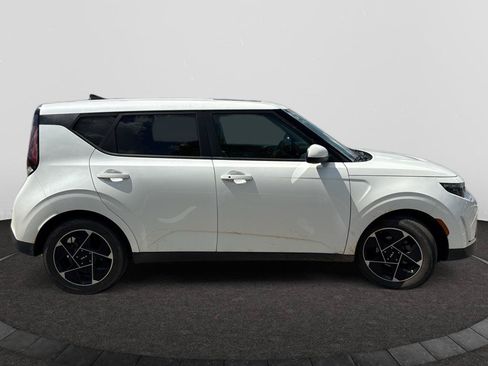 Used 2024 Kia Soul EX FWD image 4